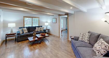 In-town 3BR w/ BBQ Pit, Walk to Medina River