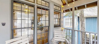 Vanilla Cottage on 30-acre Preserve!