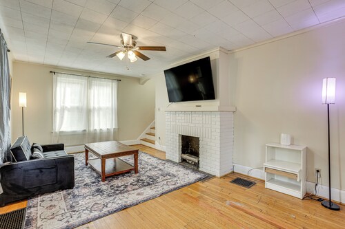 Near University Ave! Pet-friendly 3BR w/ Foosball!