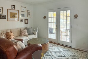 Interior - Quiet & Stylish Waterfront Gem w/ Dock in Eatonton (Eatonton)