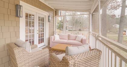Quiet & Stylish Waterfront Gem w/ Dock in Eatonton