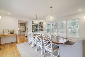 Interior - Quiet & Stylish Waterfront Gem w/ Dock in Eatonton (Eatonton)