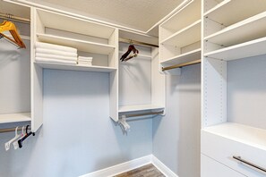Interior - Poolside Oasis! Family-friendly Summerfield Escape (Summerfield)