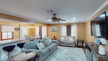 Apartment (2 Bedrooms) | Front of property