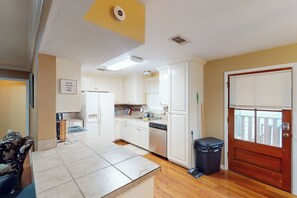 Interior - 2BR Riverfront Townhome w/ Balcony & Boat Dock (New Roads)