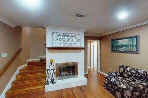 Interior - 2BR Riverfront Townhome w/ Balcony & Boat Dock (New Roads)