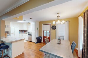 Interior - 2BR Riverfront Townhome w/ Balcony & Boat Dock (New Roads)