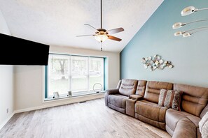 Interior - 'heart Pond Resort' Home in Carmel-westfield Area (Carmel)