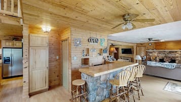 House (5 Bedrooms) | Interior