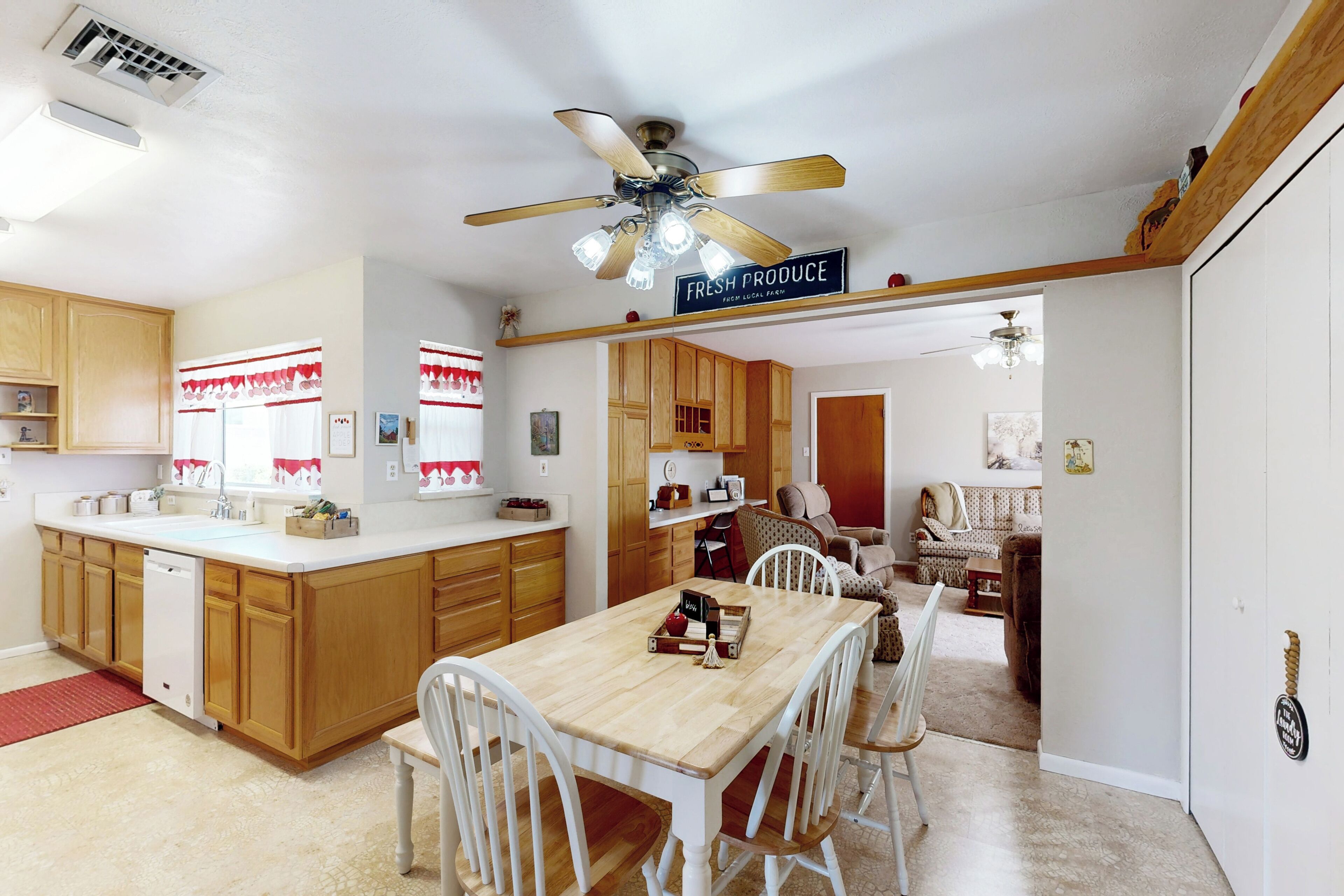 House (4 Bedrooms) | Interior