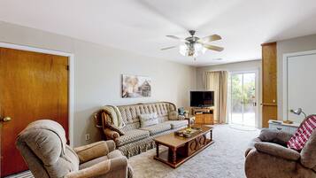 House (4 Bedrooms) | Front of property