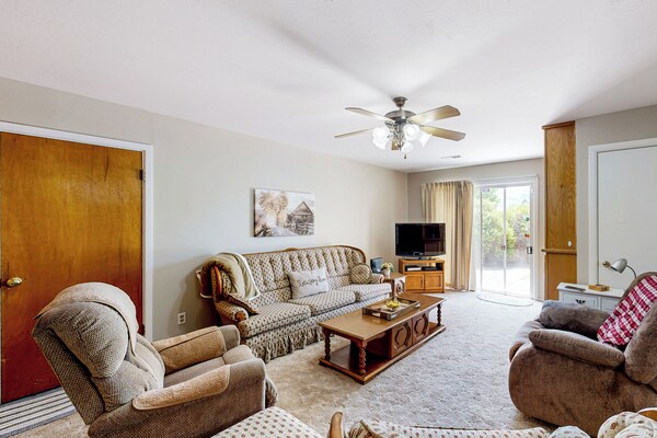Single Story 4br W/ Patio, Central Ac, W & D - Farmington, NM
