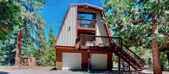 3BR Charming Cabin w/ Deck, Yard Games & View