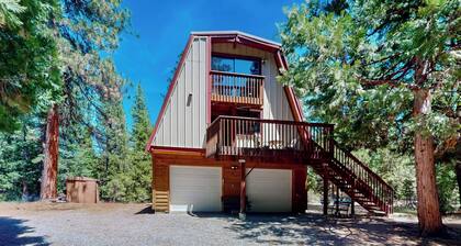 3BR Charming Cabin w/ Deck, Yard Games & View