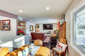 House (4 Bedrooms) | Interior - Spacious & Family Friendly! Lincoln Home Near Dtwn (Lincoln)