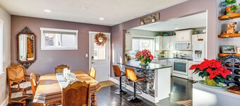 Spacious & Family Friendly! Lincoln Home Near Dtwn