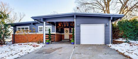 House (4 Bedrooms) | Front of property