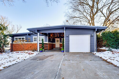 Spacious & Family Friendly! Lincoln Home Near Dtwn