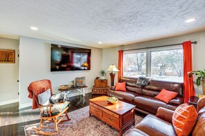 House (4 Bedrooms) | Interior - Spacious & Family Friendly! Lincoln Home Near Dtwn (Lincoln)