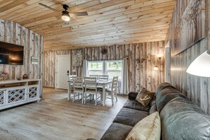House (2 Bedrooms) | Interior