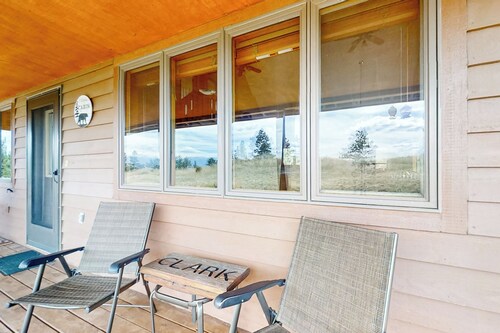 Mountain-view 3BR w/ Fireplace, Games, & Grill