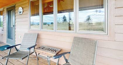 Mountain-view 3BR w/ Fireplace, Games, & Grill