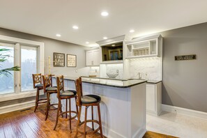 Interior - Great for Groups: Home 3 Mi to Dtwn Springfield! (Springfield)