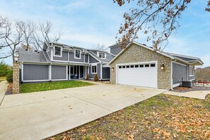 Interior - Great for Groups: Home 3 Mi to Dtwn Springfield! (Springfield)
