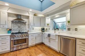 House (5 Bedrooms) | Interior - Great for Groups: Home 3 Mi to Dtwn Springfield! (Springfield)