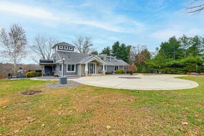 House (5 Bedrooms) | Interior - Great for Groups: Home 3 Mi to Dtwn Springfield! (Springfield)