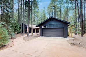 Interior - Hot Tub & Game Room! Pinetop 'wild Horse Retreat' (Pinetop)