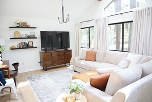 Interior - Hot Tub & Game Room! Pinetop 'wild Horse Retreat' (Pinetop)
