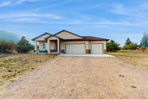 Interior - 5 BR Home w/ Fireplace, Grill & Mountain Views (Rye)