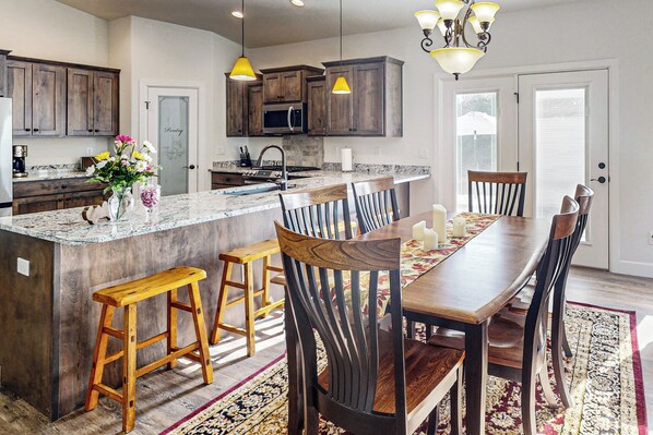 Interior - 5 BR Home w/ Fireplace, Grill & Mountain Views (Rye)