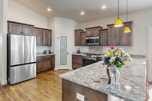 Interior - 5 BR Home w/ Fireplace, Grill & Mountain Views (Rye)