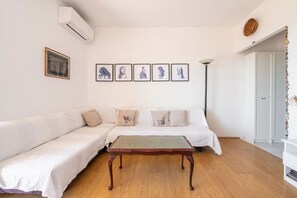 TV - Modern apartment near Badesi beach (Badesi)