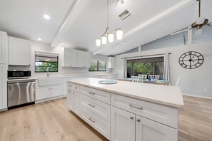 Fridge, microwave, oven, stovetop - Little Beach House Sanibel: Near Beach, Pet-Friendly Island Retreat! (Sanibel)