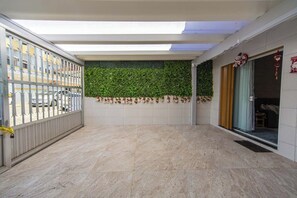 House | 2 bedrooms - Casa Pet Friendly com Wi-fi e Garagem no Ocian (Praia Grande)