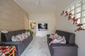 House | 2 bedrooms - Casa Pet Friendly com Wi-fi e Garagem no Ocian (Praia Grande)