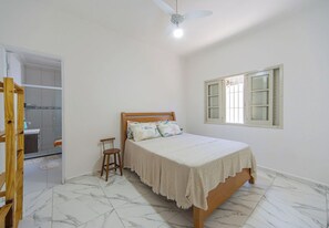 House | 2 bedrooms - Casa Pet Friendly com Wi-fi e Garagem no Ocian (Praia Grande)