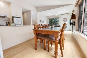 Dining - Bungaree - Waterfront Retreat: Secluded lodges perfect for nature lovers (Forge Creek)