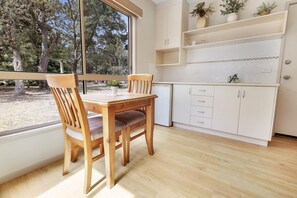 Dining - Bungaree - Waterfront Retreat: Secluded lodges perfect for nature lovers (Forge Creek)