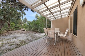 Outdoor dining - Secluded lodges perfect for nature lovers (Forge Creek)