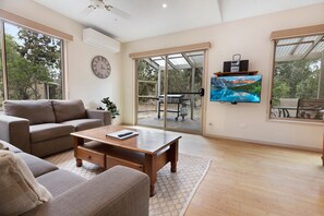 Smart TV - Bungaree - Waterfront Retreat: Secluded lodges perfect for nature lovers (Forge Creek)