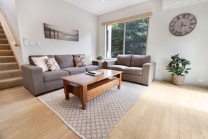 Smart TV - Bungaree - Waterfront Retreat: Secluded lodges perfect for nature lovers (Forge Creek)