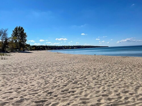 Cedar Shore - King Bed!