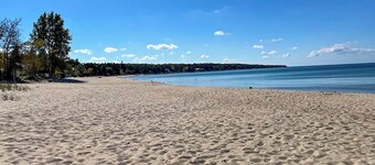 Cedar Shore - King Bed!