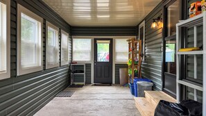 المنشأة من الداخل