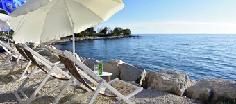 Apartment Near the Beach With Garden