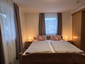 Iron/ironing board, WiFi, bed sheets - Apartment in the Cathedral City, Haus Barbara 1st Floor with Mountain View, Terrace & Wi-Fi (St. Blasien)